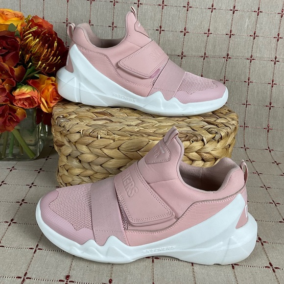 Skechers Shoes - Skechers DLT-A Air Cooled Memory Foam Slip On Sneakers Women’s Sz 9